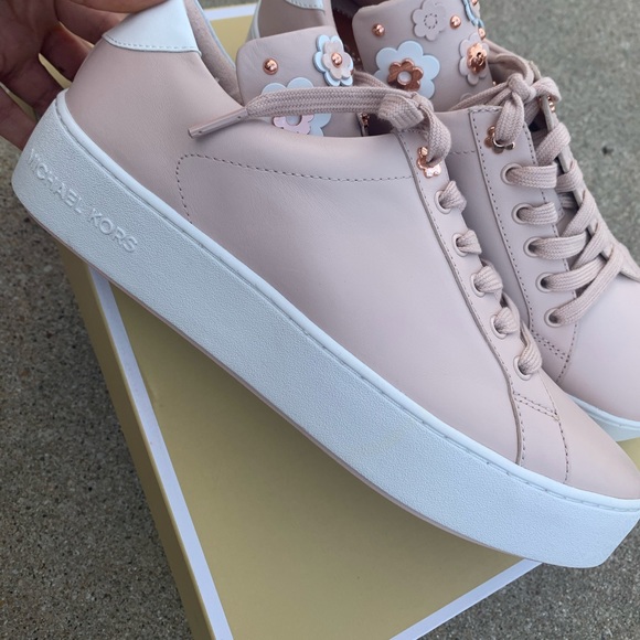 New MK shoes 💖 - Picture 3 of 8